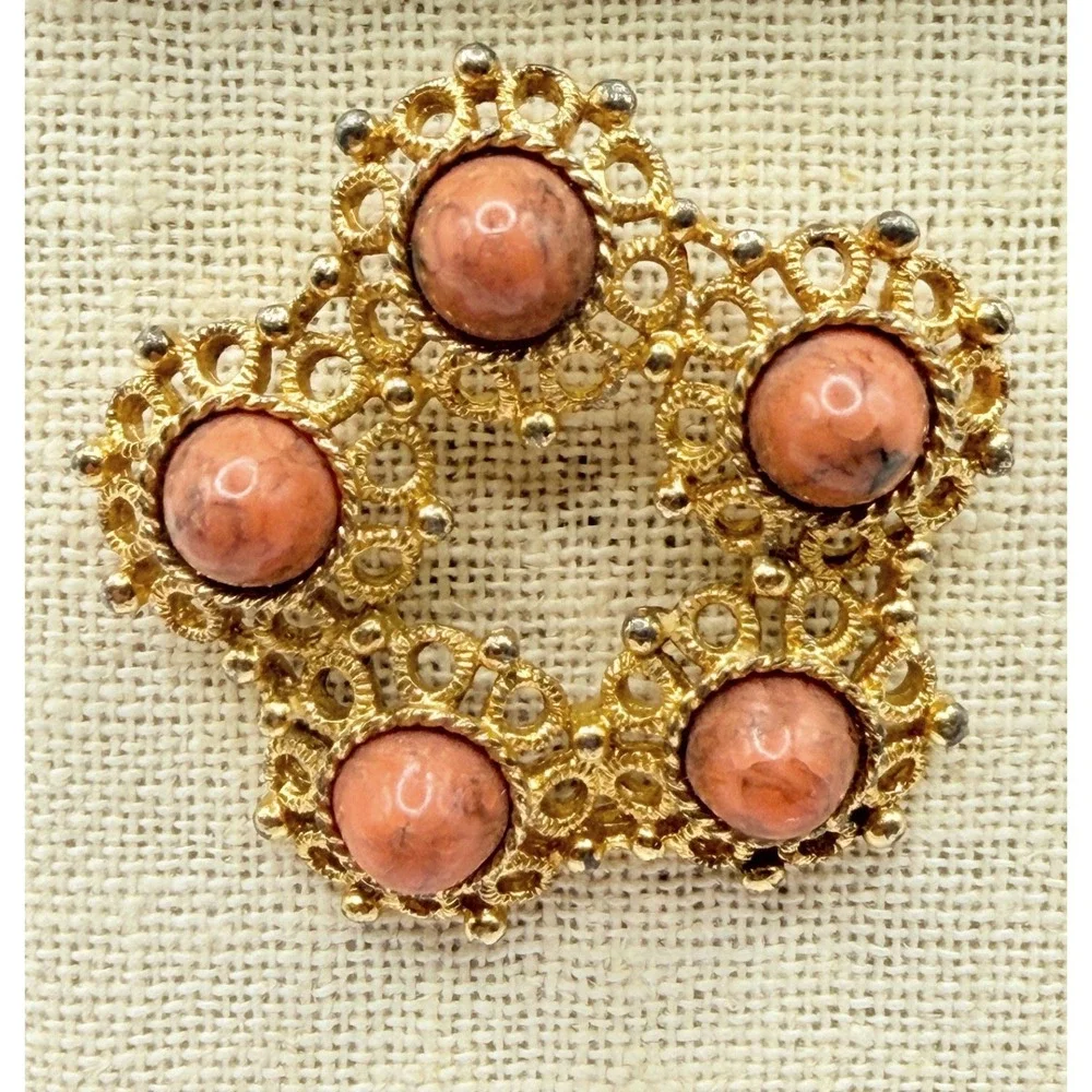 Vintage Sarah Coventry Burnt Orange Glass Cabochon Gold Tone Wreath Brooch 1.75
